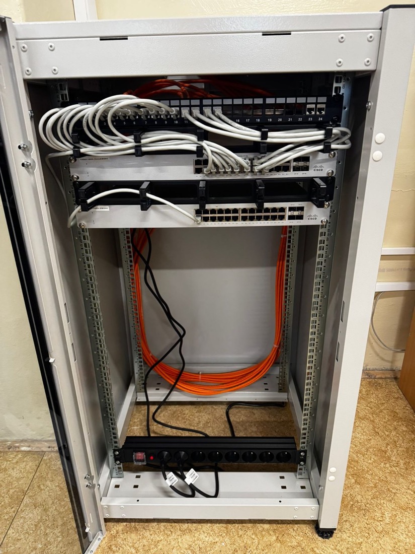 Serverová infraštruktúra – dátový rozvádzač